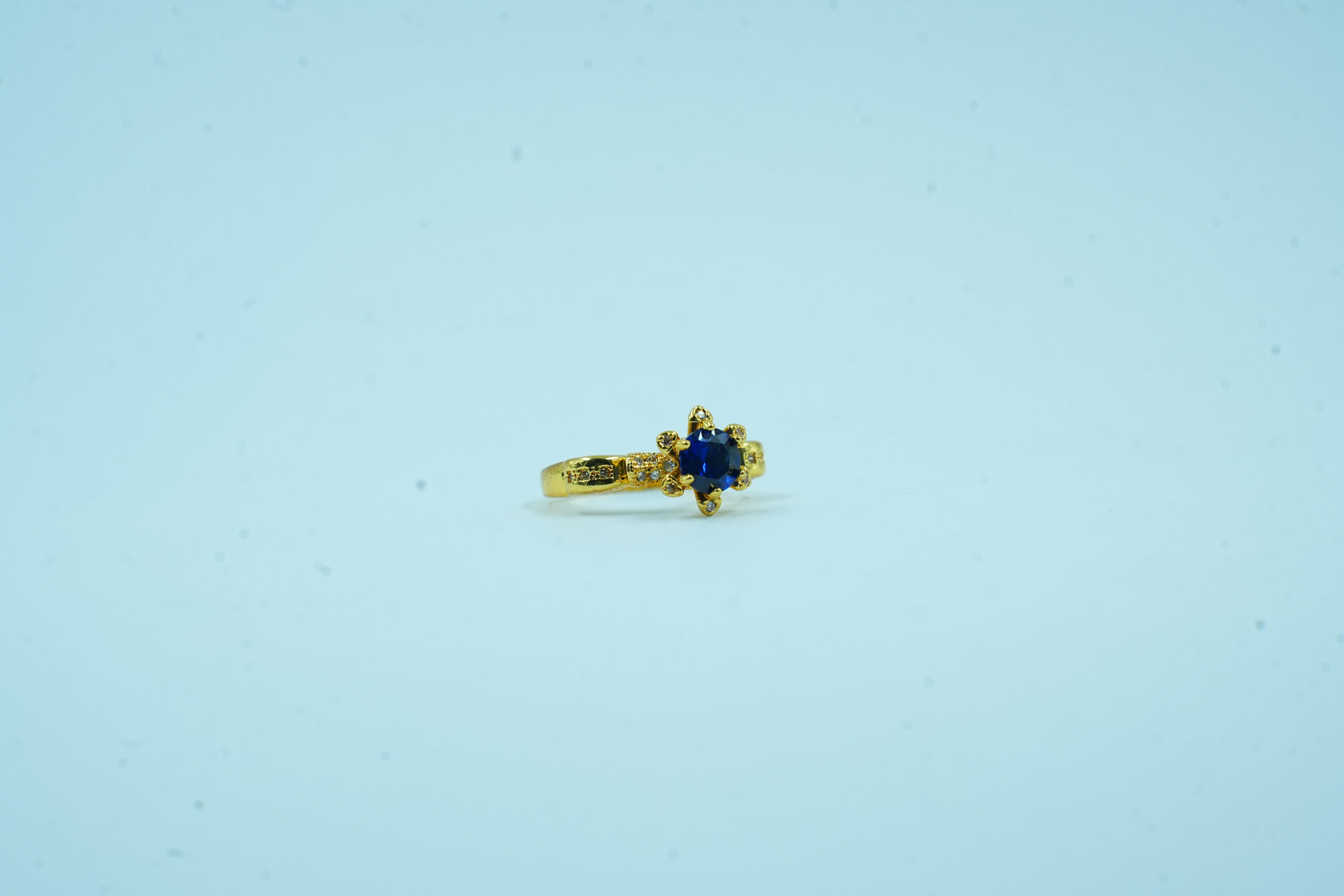 Female Gold Ring - Image 2
